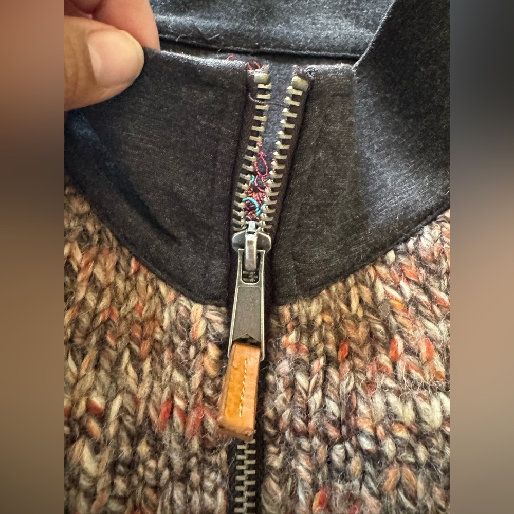 Robert Graham sweater - Picture 8 of 11